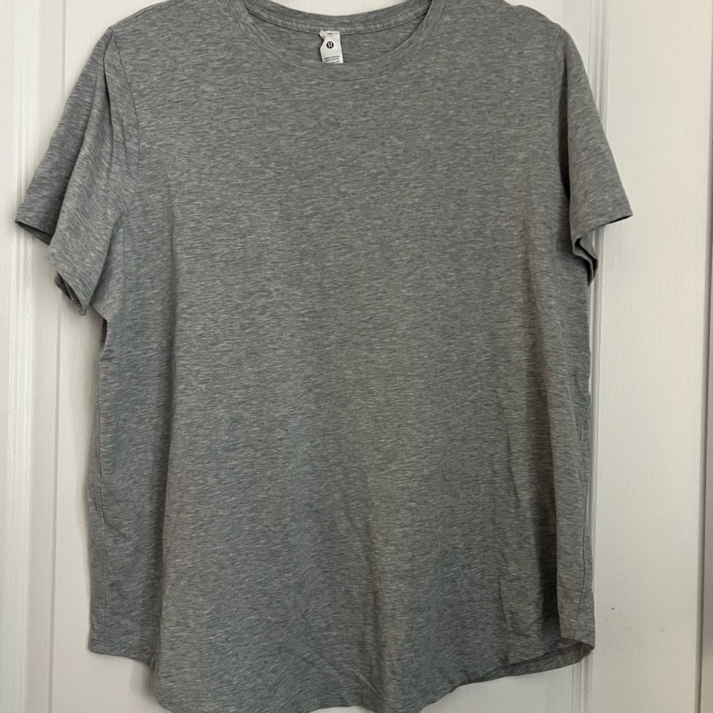 Women’s Lululemon workout tee